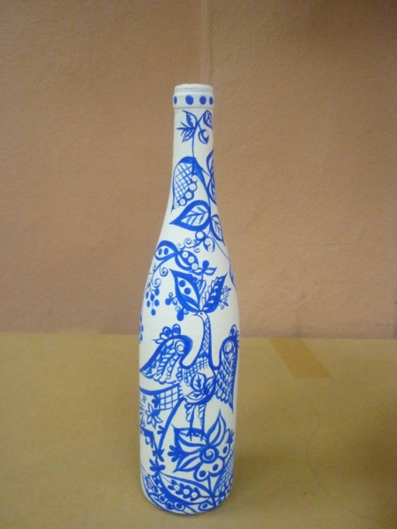 «Писані декоративні пляшки»   З давніх часів до нас прийшла традиція прикрашати інтер'єр елегантними судинами