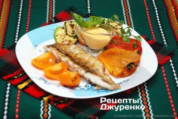 Смажений судак на грилі - просте блюдо, відмінно поєднується з обсмаженими овочами, зеленню і лимонним соусом   Смачний смажений судак - одне з найбільш делікатесних страв із цієї риби