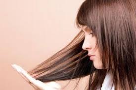Випадання волосся може виникнути з багатьох причин