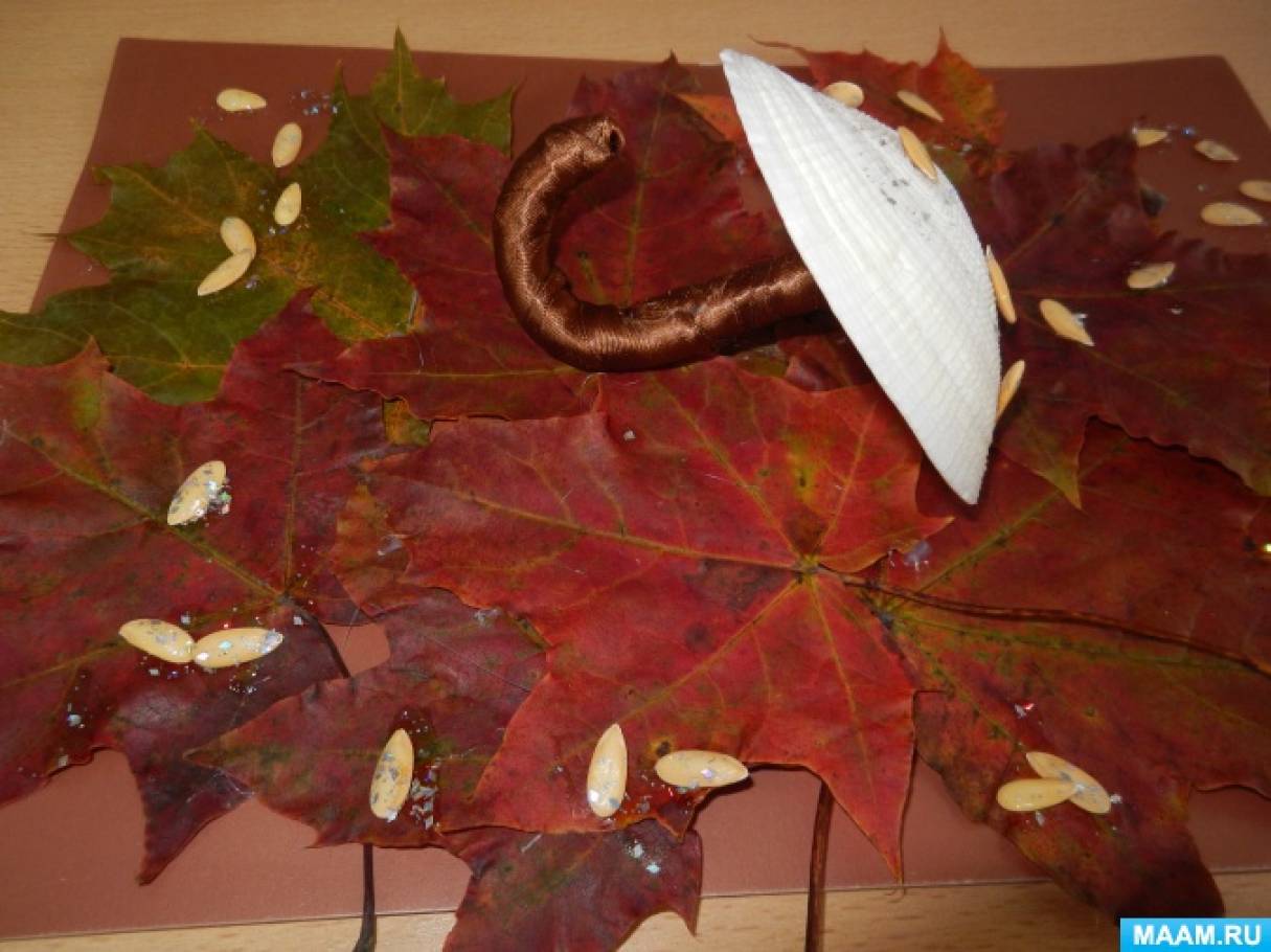 Виріб «Парасолька» з листя, насіння і черепашки   Я довго думала яку на цей раз зробити осінню саморобку