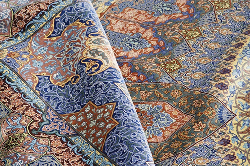Це і полотна з національним орнаментом, і килими в перській, азербайджанською, кавказькому і єгипетському стилях