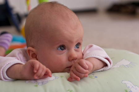 Відмінним помічником у навчанні малюка стане ігровий розвиваючий килимок