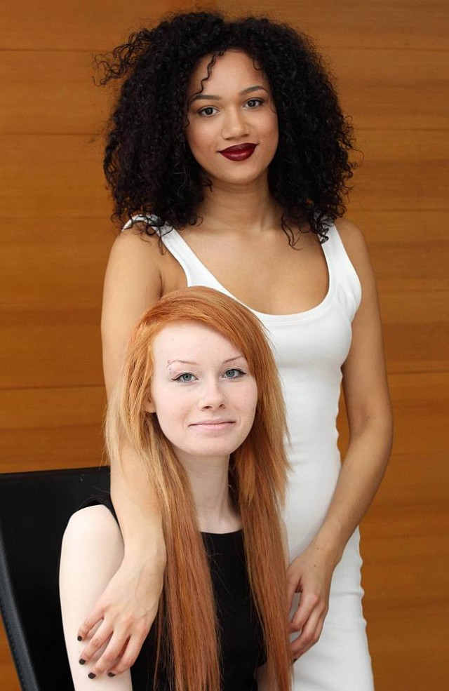 Ці близнючки з Великобританії незмінно привертають до себе увагу, оскільки одна з них біла, а інша чорна