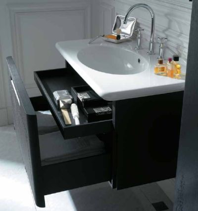 Багато дизайнерів схильні стверджувати, що саме меблі задає головну дизайнерську ідею ванній кімнаті