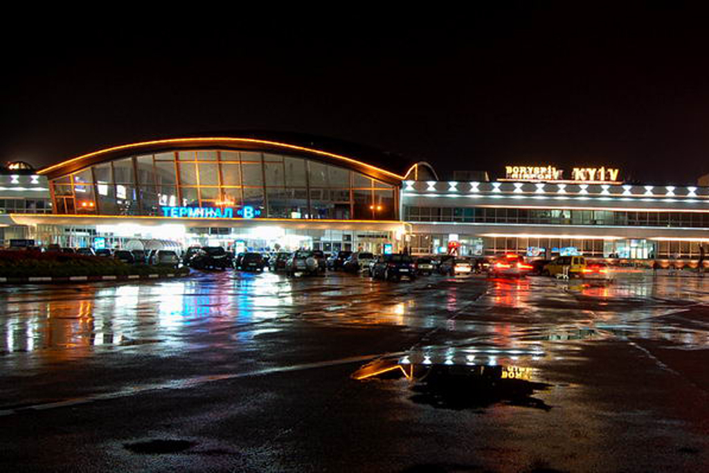 Довготривала стоянка в аеропорту «Бориспіль» подешевшала в кілька разів