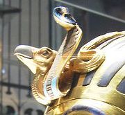 Саме ці символи прикрашають одну з чудових образів давньоєгипетського ювелірного мистецтва - діадему «сешед», знайдену в гробниці Тутанхомона