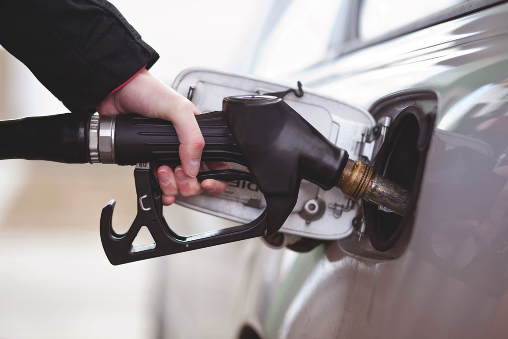 Споживчі ціни на бензин А-95 в Україні з 1 по 10 квітня в середньому зросли на 8,1% - до 14,16 грн / л, повідомляє прес-служба Міністерства економічного розвитку і торгівлі України (МЕРТ)